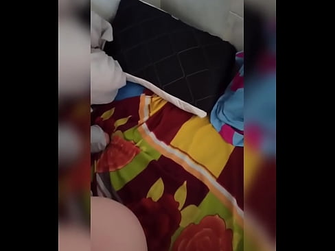 ❤️ Moje spolubydlící zůstává doma sama, protože její manžel jede na dovolenou a já využívám příležitosti, abych ji ošukal a naplnil jí prdelku mlékem. ️ Tvrdé porno u nás
